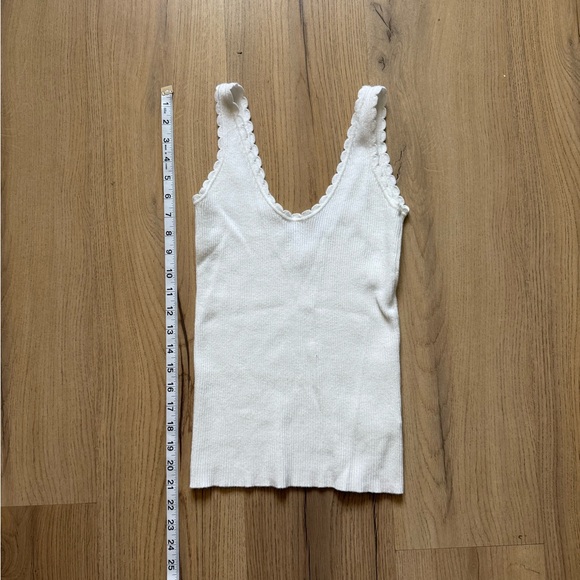 White Scalloped Edge Women's Top - Picture 1 of 3